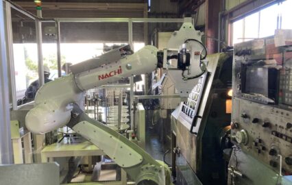 NC旋盤へのワーク供給用産業ロボットのレトロフィット事例｜FDエンジニアリングサービス