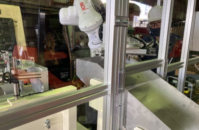 NC旋盤へのワーク供給用産業ロボットのレトロフィット事例｜FDエンジニアリングサービス