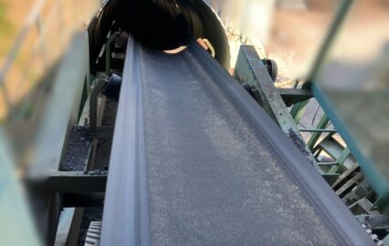 ベルトコンベアのベルト張り替え・プーリーライニング工事｜FDエンジニアリングサービス